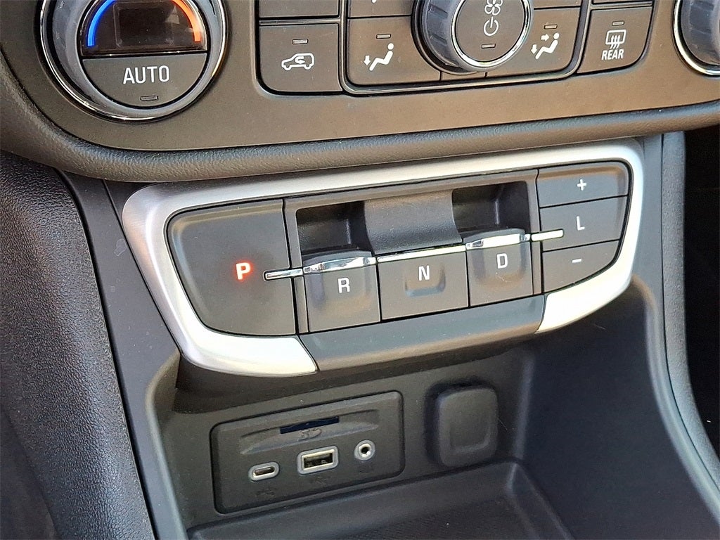 2023 GMC Terrain SLT