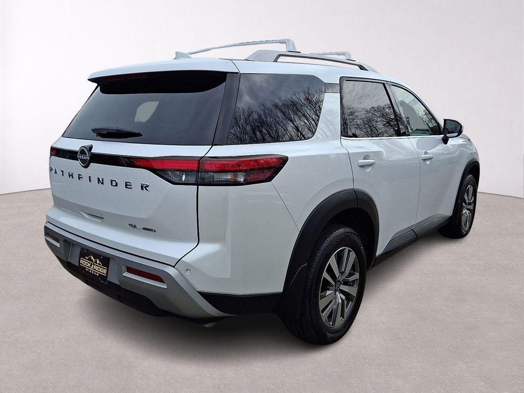 2025 Nissan Pathfinder SL