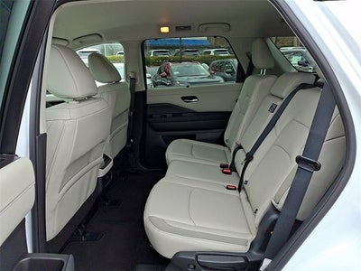 2025 Nissan Pathfinder SL