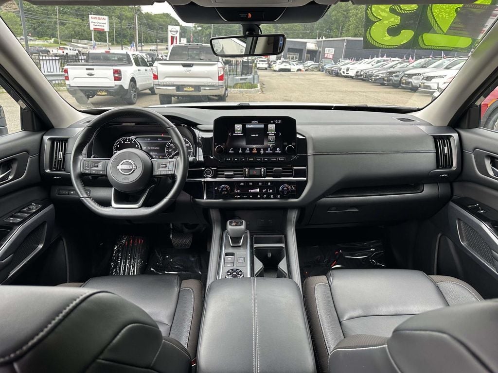2023 Nissan Pathfinder SL