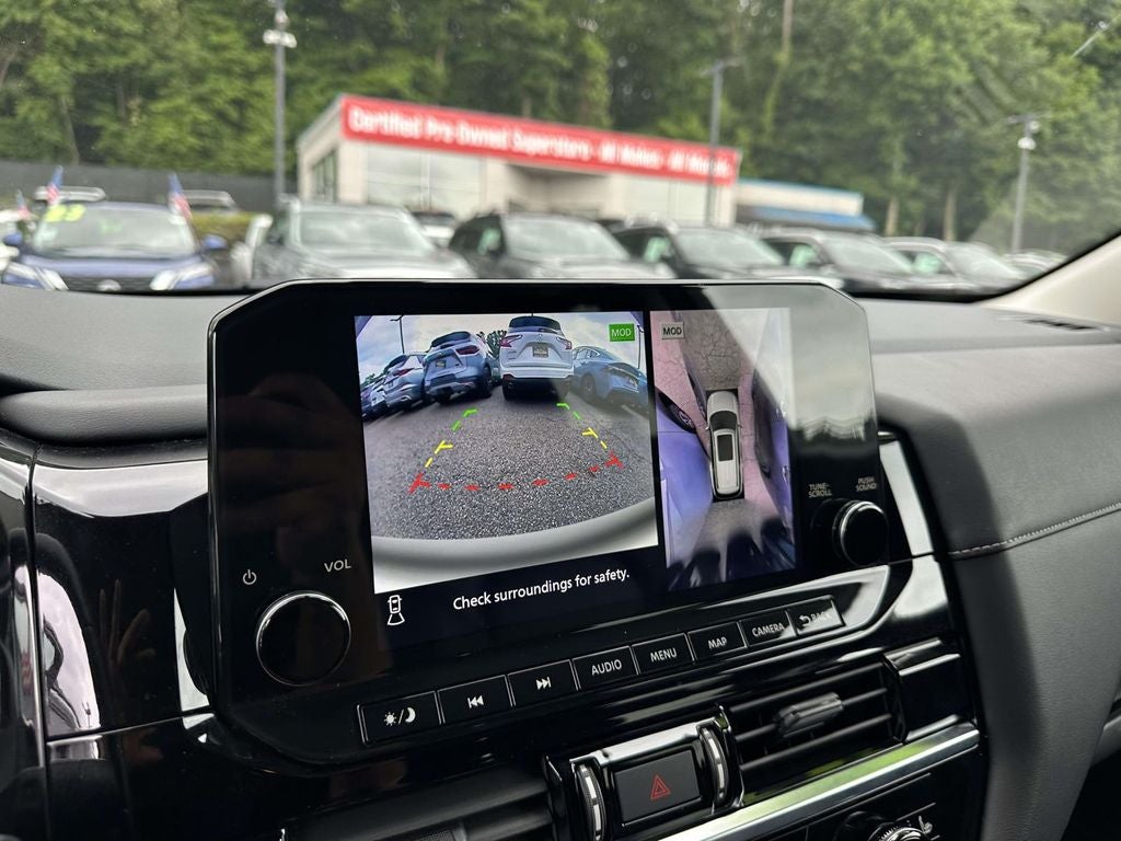 2023 Nissan Pathfinder SL