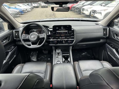2023 Nissan Pathfinder SL