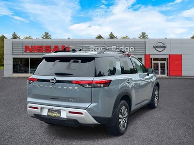 2023 Nissan Pathfinder SL