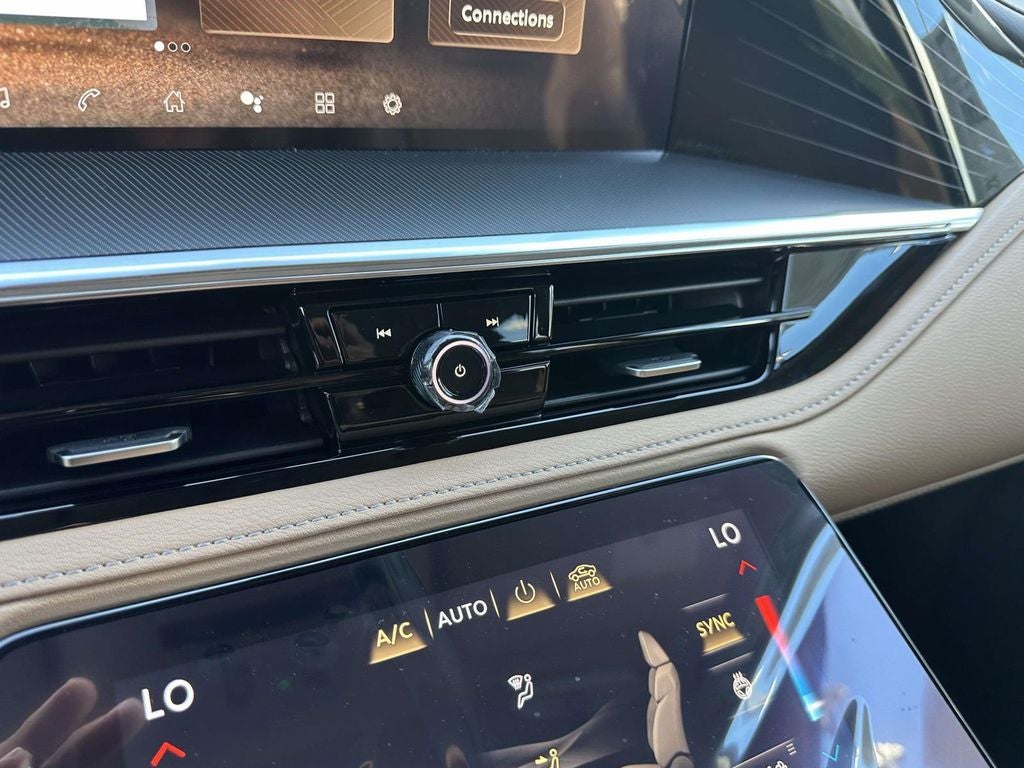 2027 INFINITI QX80 Luxe 4WD
