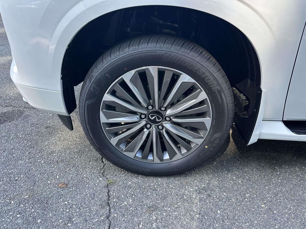 2027 INFINITI QX80 Luxe 4WD