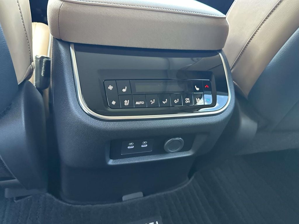 2027 INFINITI QX80 Luxe 4WD
