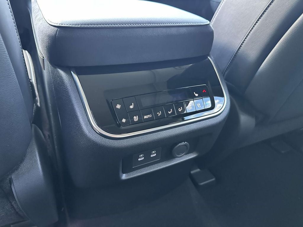 2027 INFINITI QX80 Luxe 4WD