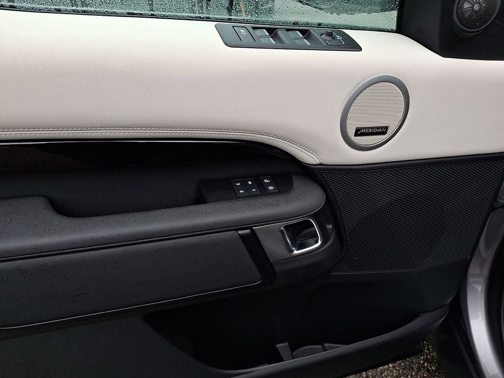 2025 Land Rover Discovery S
