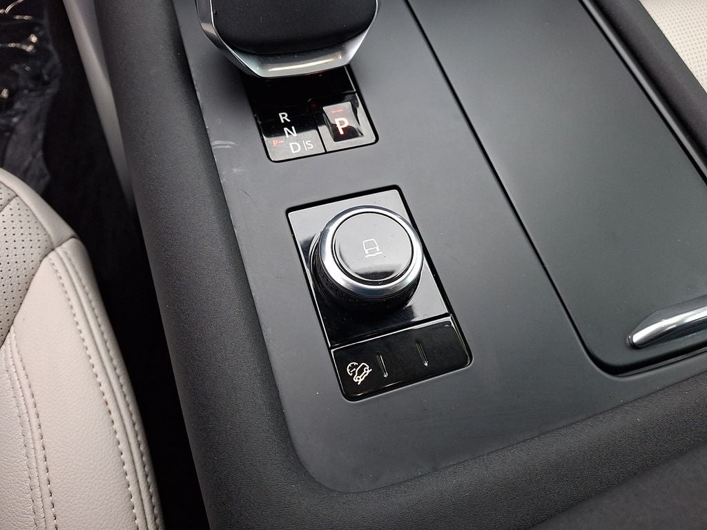 2025 Land Rover Discovery S