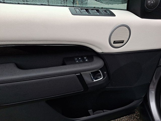 2025 Land Rover Discovery S
