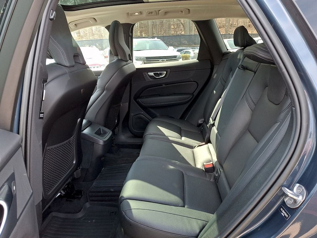 2023 Volvo XC60 B5 Plus Dark Theme
