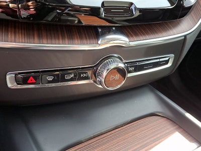 2023 Volvo XC60 B5 Plus Dark Theme