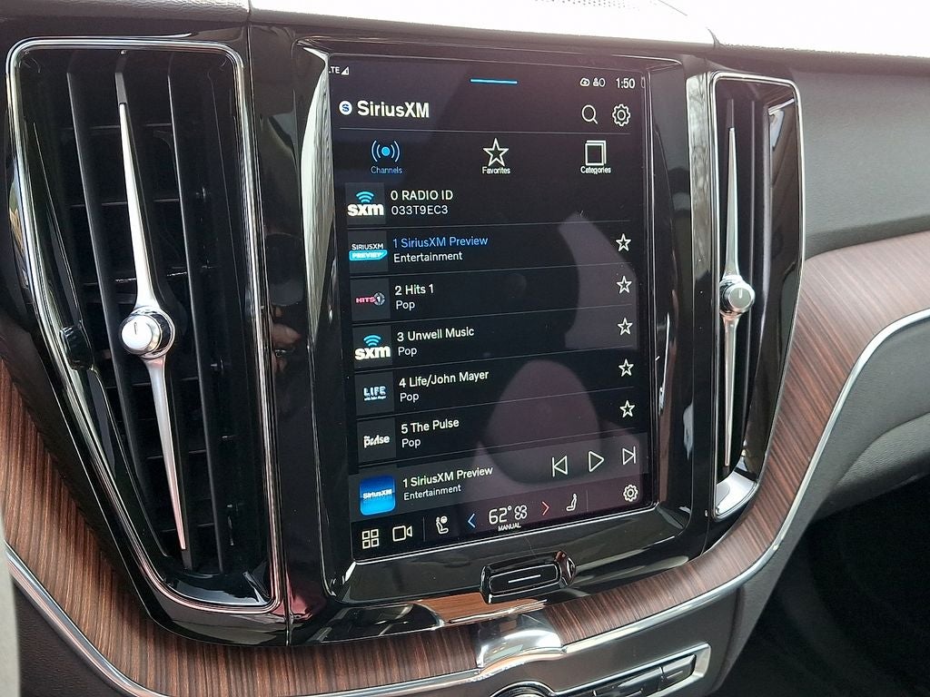 2023 Volvo XC60 B5 Plus Dark Theme