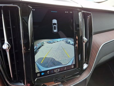 2023 Volvo XC60 B5 Plus Dark Theme