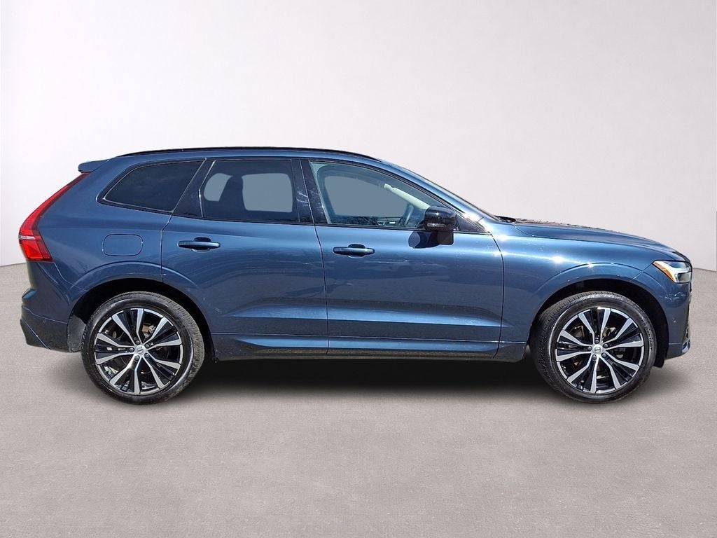 2023 Volvo XC60 B5 Plus Dark Theme