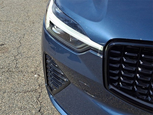 2023 Volvo XC60 B5 Plus Dark Theme