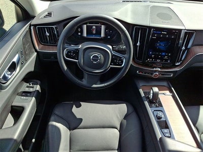 2023 Volvo XC60 B5 Plus Dark Theme