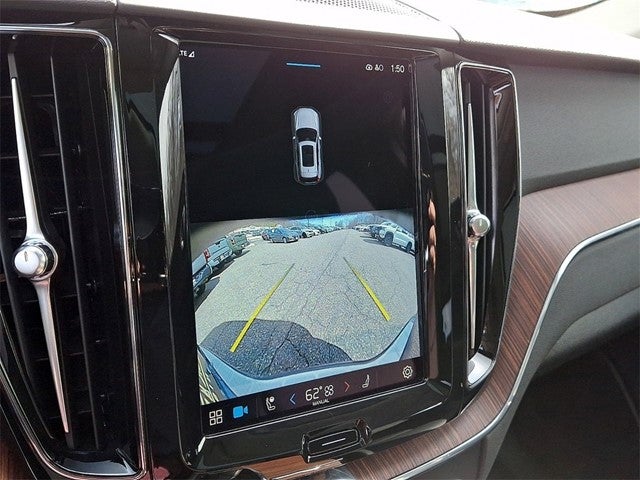 2023 Volvo XC60 B5 Plus Dark Theme