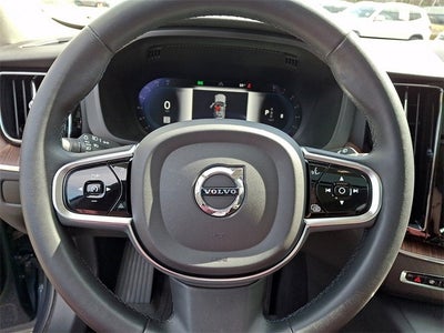 2023 Volvo XC60 B5 Plus Dark Theme