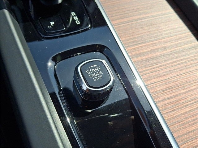 2023 Volvo XC60 B5 Plus Dark Theme