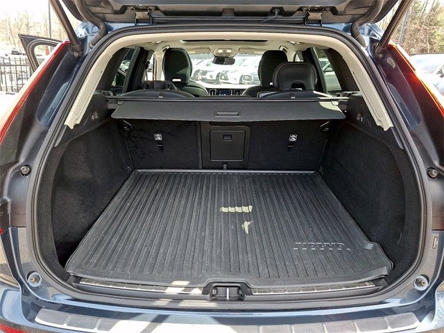 2023 Volvo XC60 B5 Plus Dark Theme