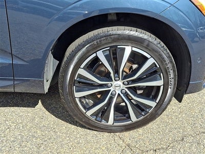 2023 Volvo XC60 B5 Plus Dark Theme